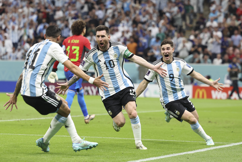 她通过发布 她通过发布